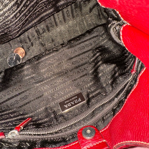 Prada Authentic very good condition used - Picture 4 of 11